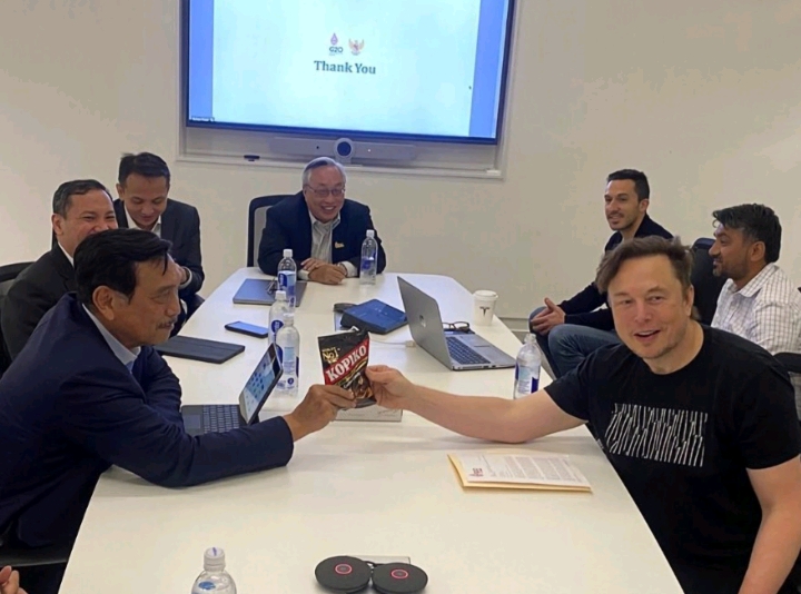 3 Fakta Unik Hasil Pertemuan Elon Musk dan Luhut, Astronot SpaceX Milik Elon Akan Bawa Kopiko?