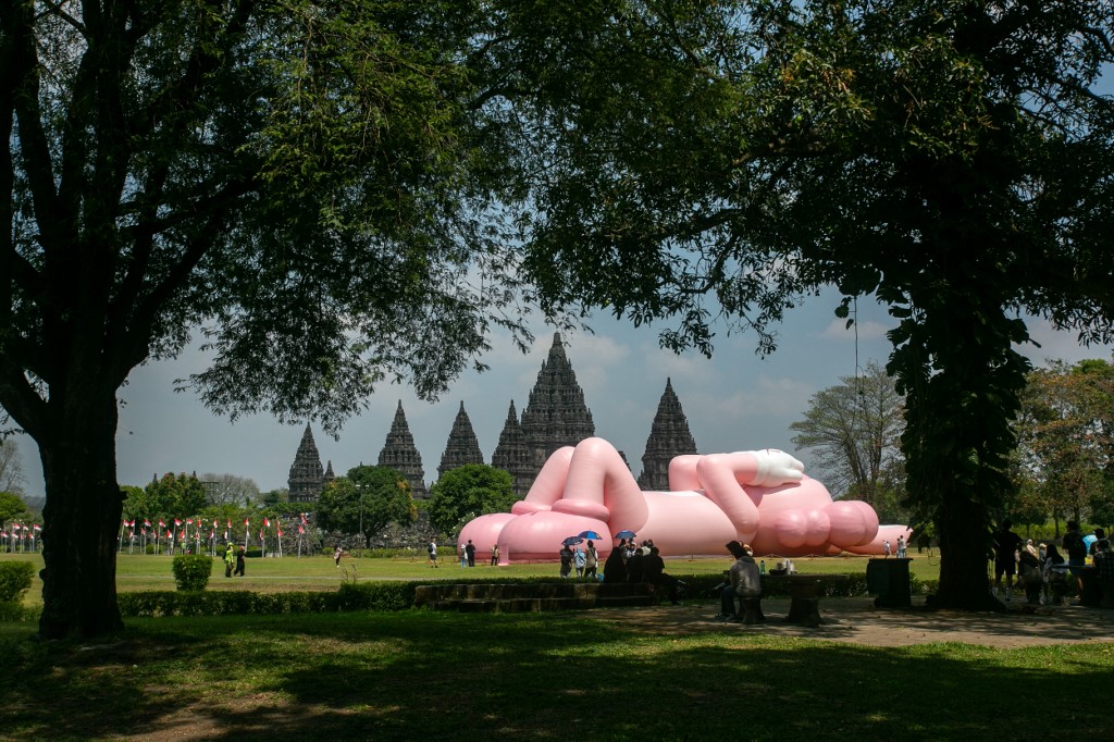 Tokoh Hindu Yogyakarta Nyatakan Patung Kaws Di Prambanan Tidak Salahi Aturan 