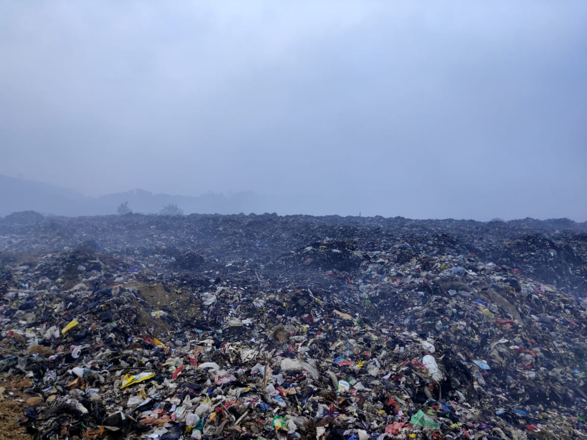 Kebakaran TPST Sarimukti Mulai Mereda, Water Bombing Terus Dilanjutkan