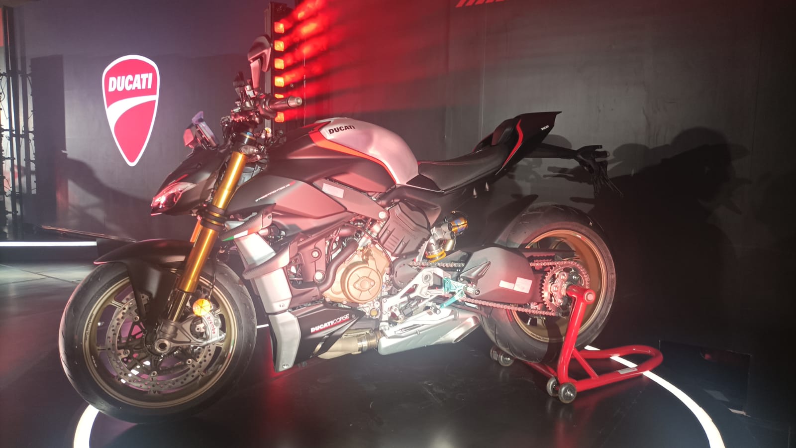 Ducati streetfighter v4 deals indonesia