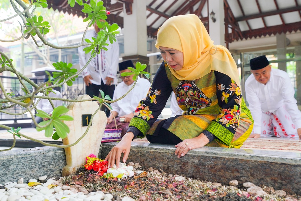 Jelang Lebaran, Khofifah Sowan ke Tebuireng dan Tambakberas Perkuat Ukhuwah