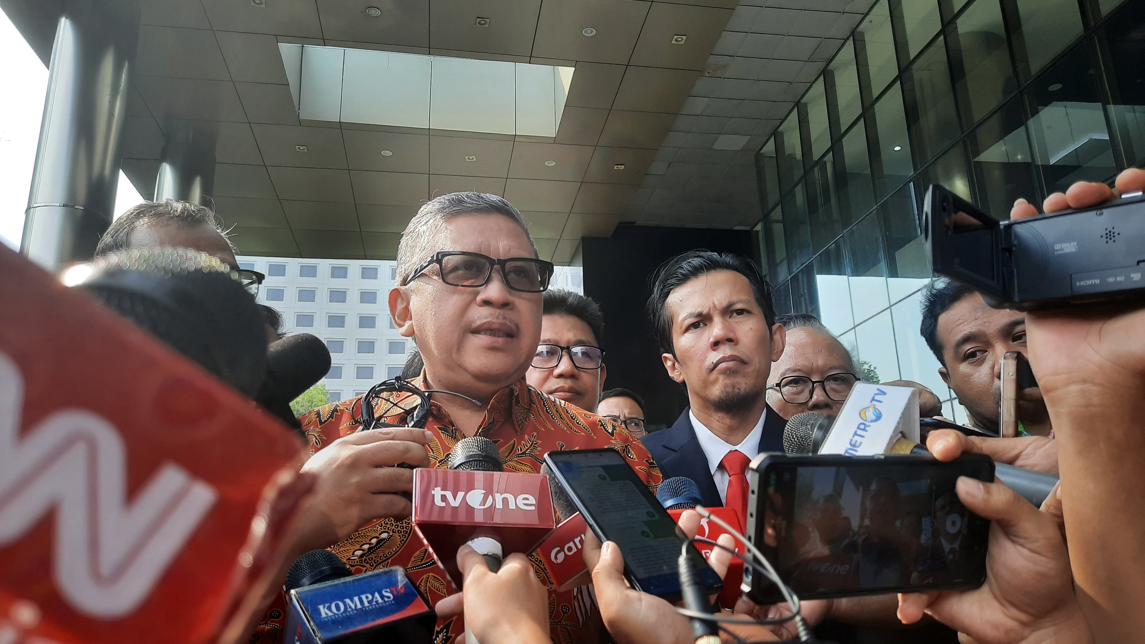 Sewot Tas dan HP Milik Hasto Disita KPK, Kronologinya Diungkap Jubir PDIP: Itu Melanggar