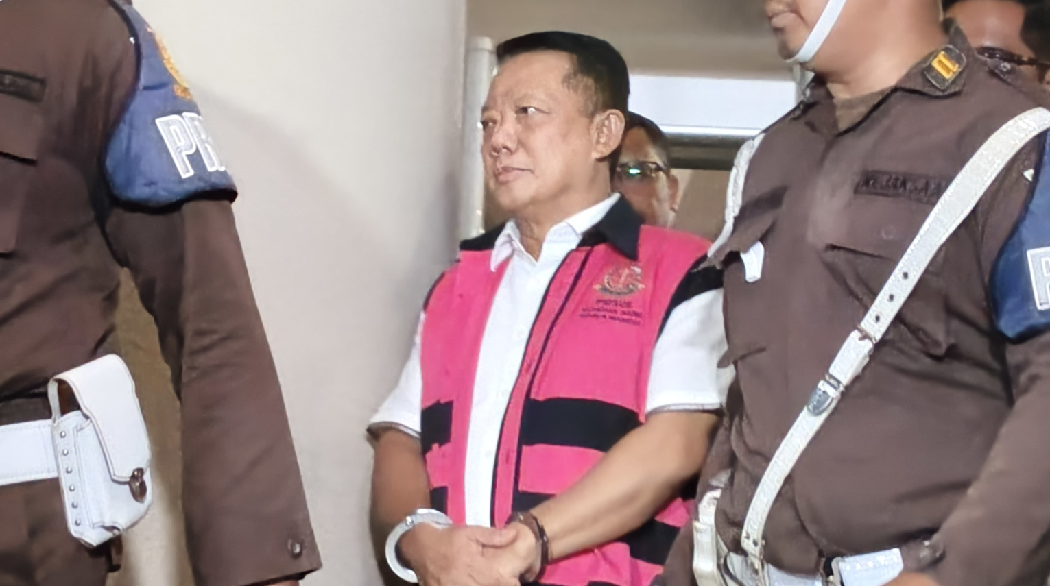 10 Jam Diperiksa, Eks Jampidsus Febrie Adriansyah Bungkam soal Kasus TPPU