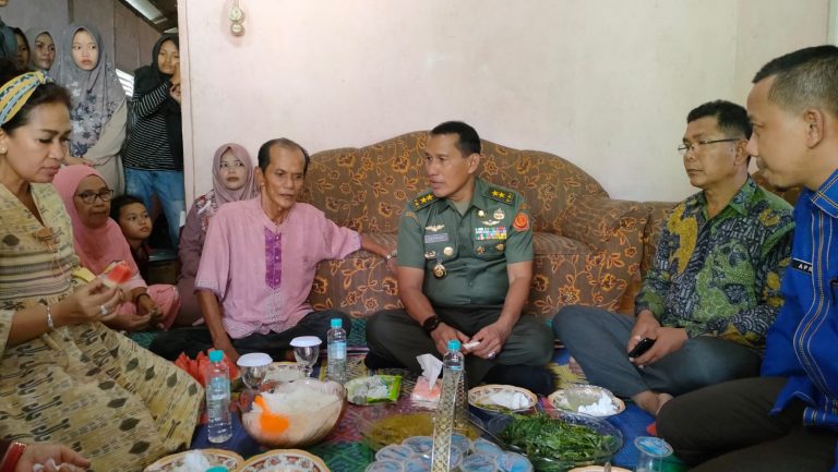 Ketika Mayjen TNI Sapriadi Pulang Kampung ke Bungo, Terharu Disambut Sanak Family