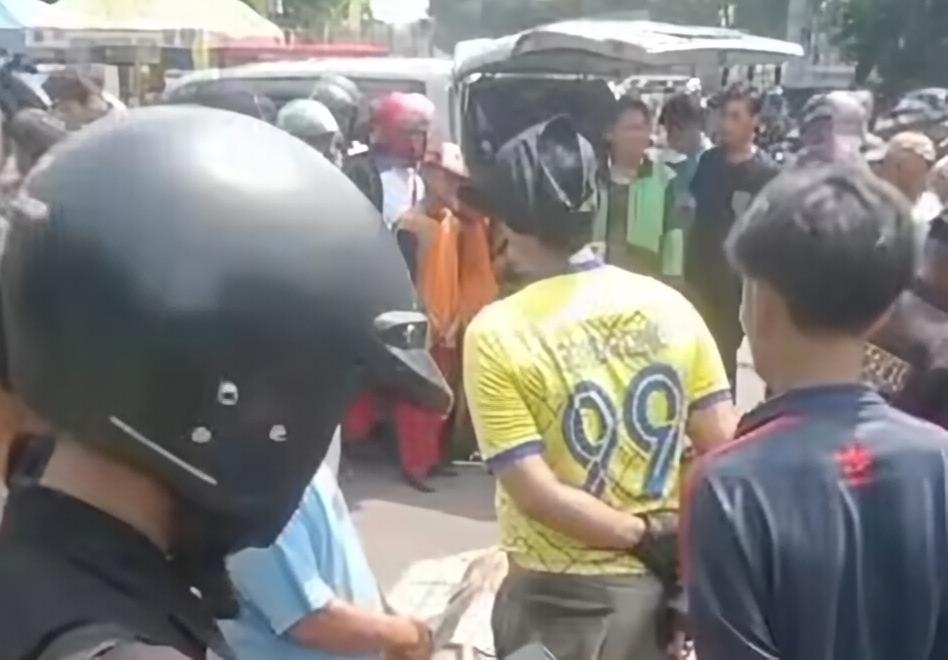 Kecelakaan Maut di Depan Terminal Kampung Rambutan, Ibu dan Anak Tewas Terlindas Bus