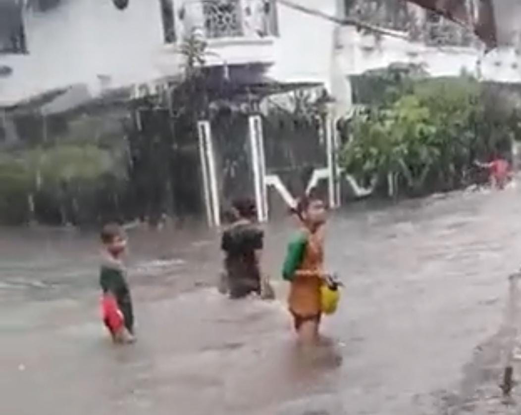 Hujan Deras, Jalan Pondok Pucung dan Perumahan Dasana Indah Tangerang Banjir