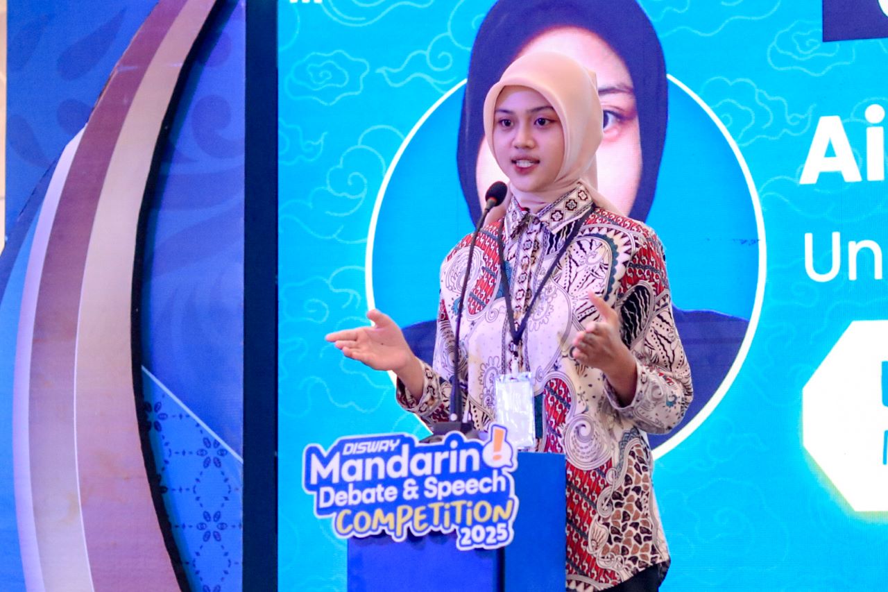 Pidato sambil Grogi, Aileen Bintang Calista Raih Juara 2 dalam Disway Mandarin Debate & Speech Competition 2025