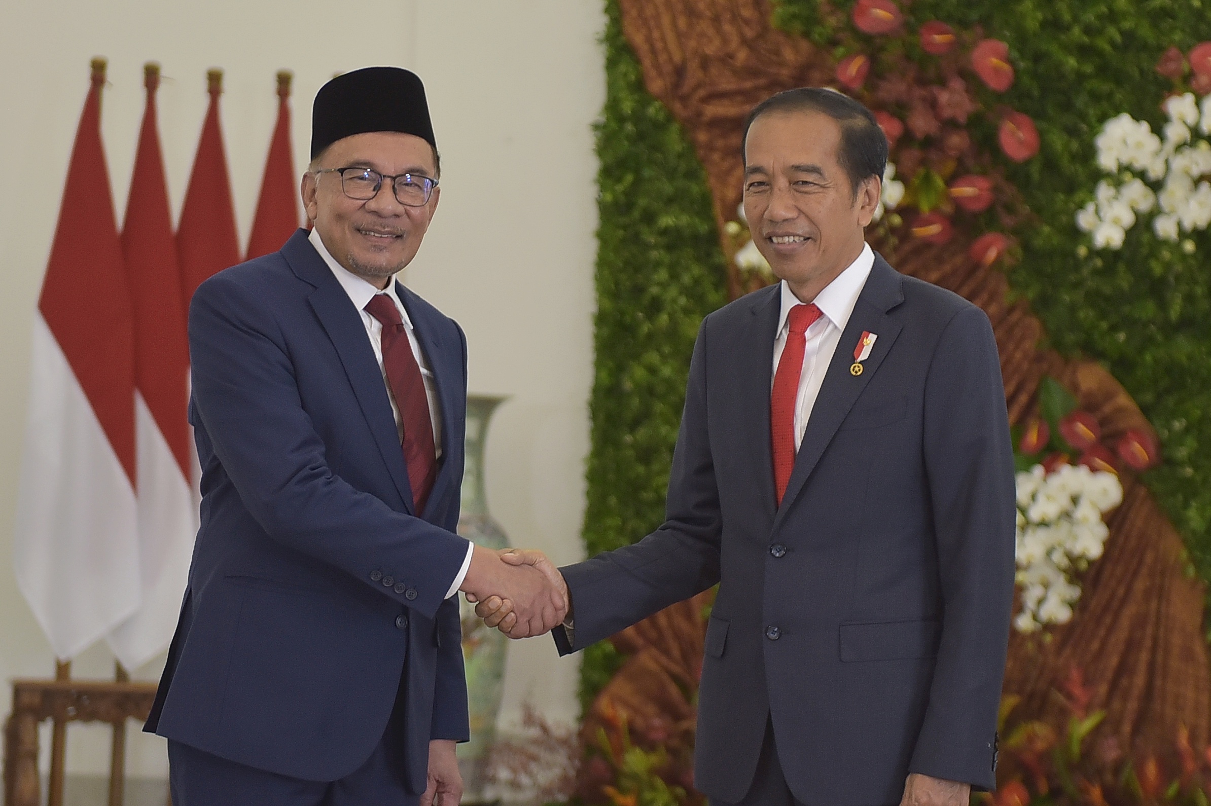 Presiden Jokowi Sambut PM Malaysia Anwar Ibrahim di Istana Bogor