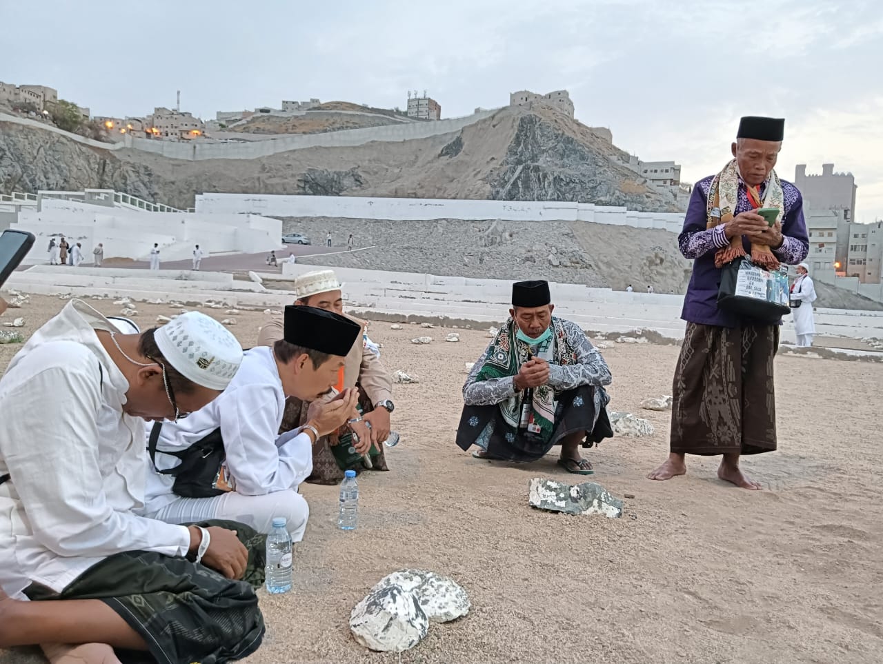 Laporan Haji 2024 (34): Jamaah Haji Tahlilan di Makam Mbah Moen Setiap Hari 