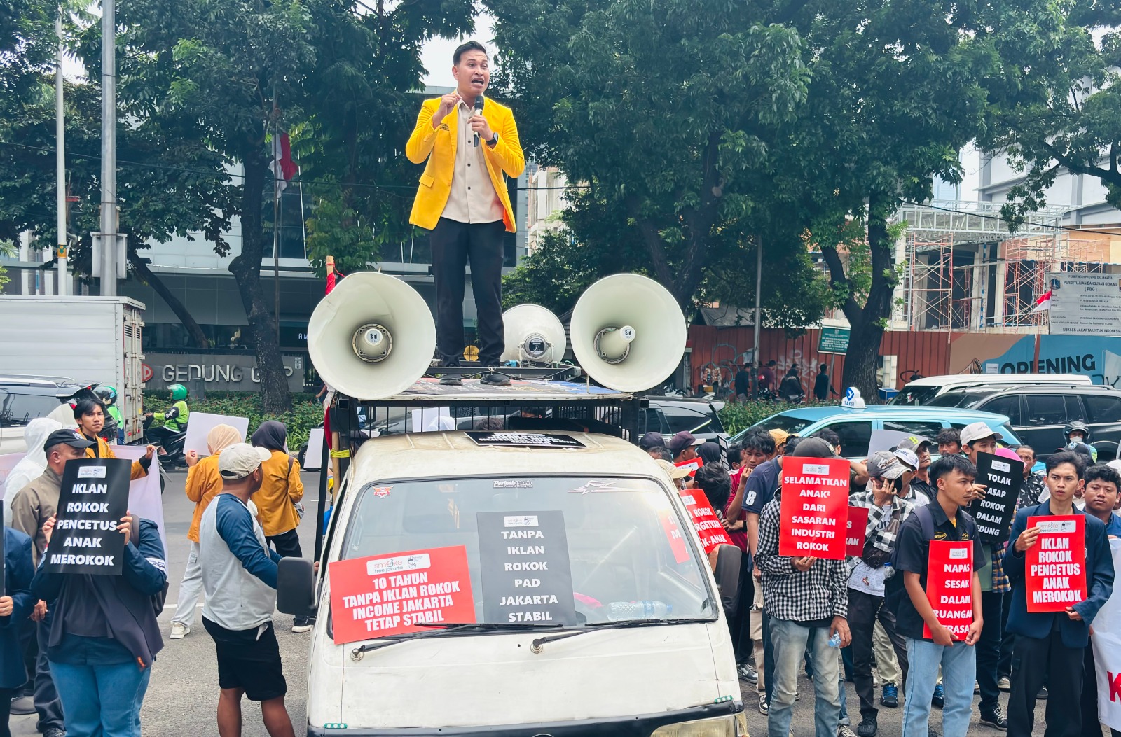 Marak Anak Muda Jadi Perokok Pemula, Perda KTR di Jakarta Kian Mendesak!