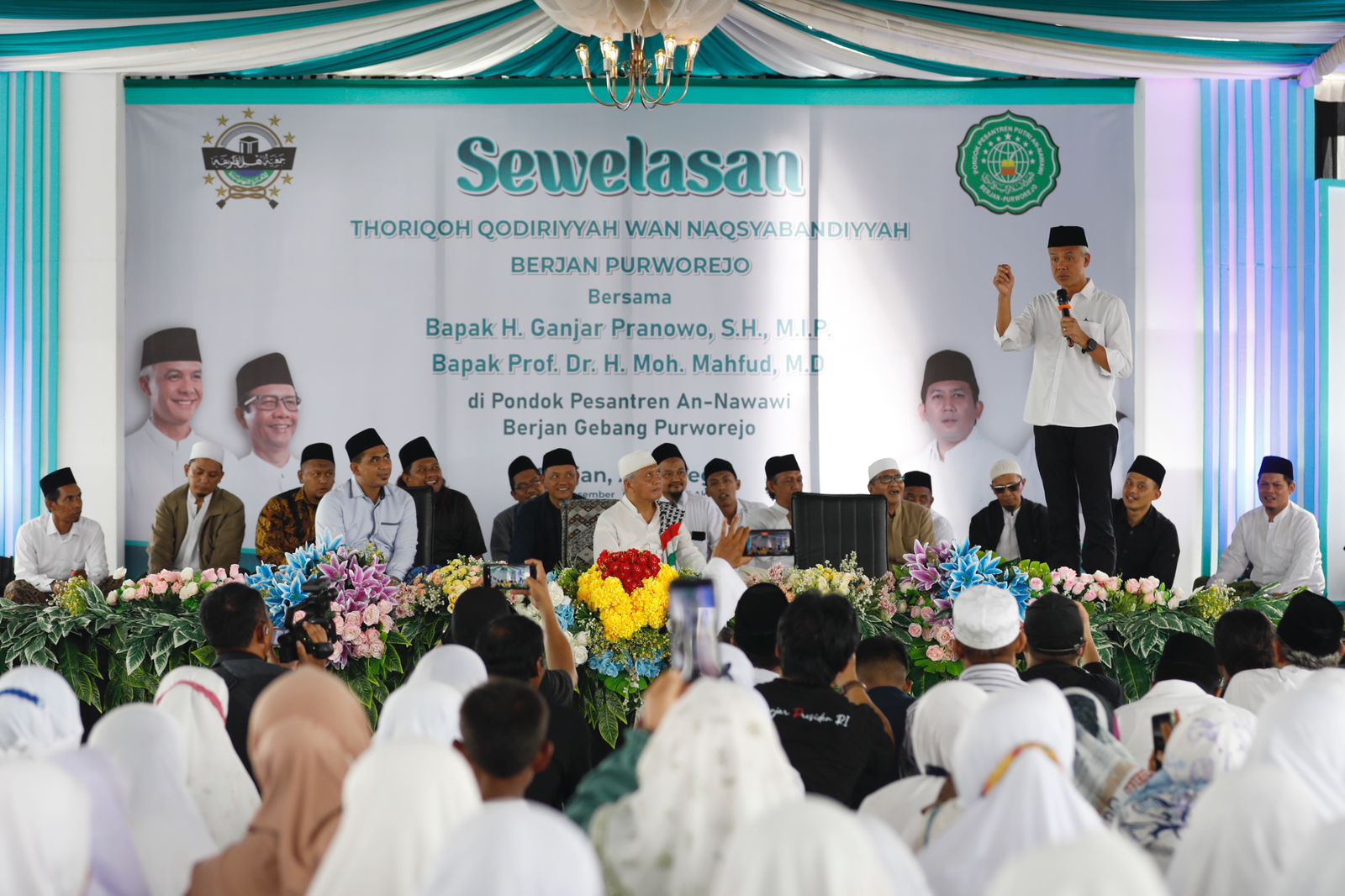  Ganjar-Mahfud: Janjikan Insentif Rp 4 Triliun untuk Guru Agama di Seluruh Negeri