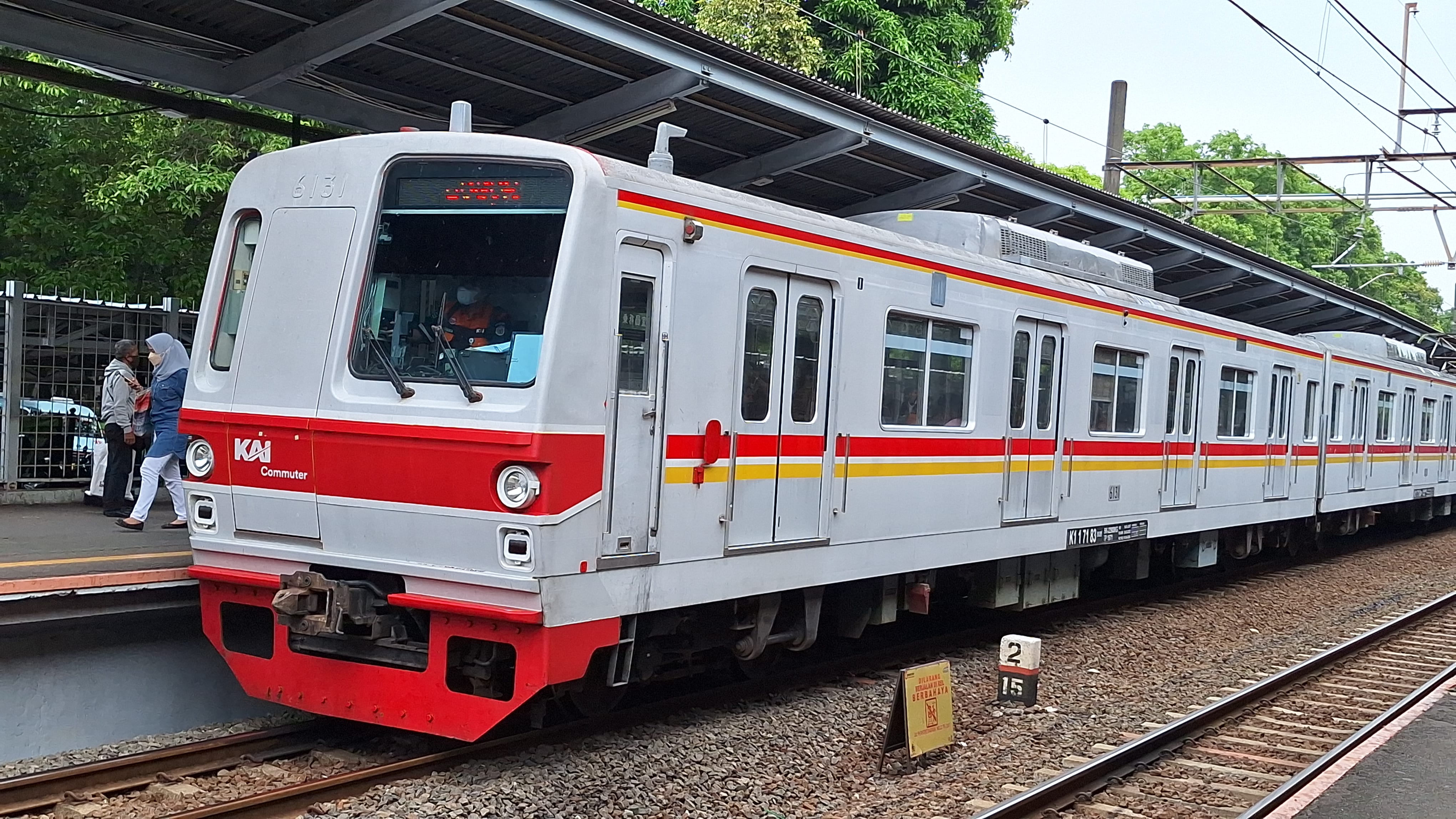 KAI Commuter Daop 8 Surabaya Prediksi 930.853 Orang Gunakan Commuter Line, Sediakan 60 Perjalanan Tiap Hari