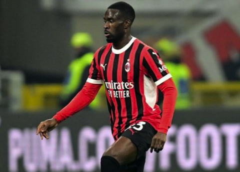 Juventus Ngotot Tebus Bek AC Milan Fikayo Tomori, Thiago Motta Kesengsem!