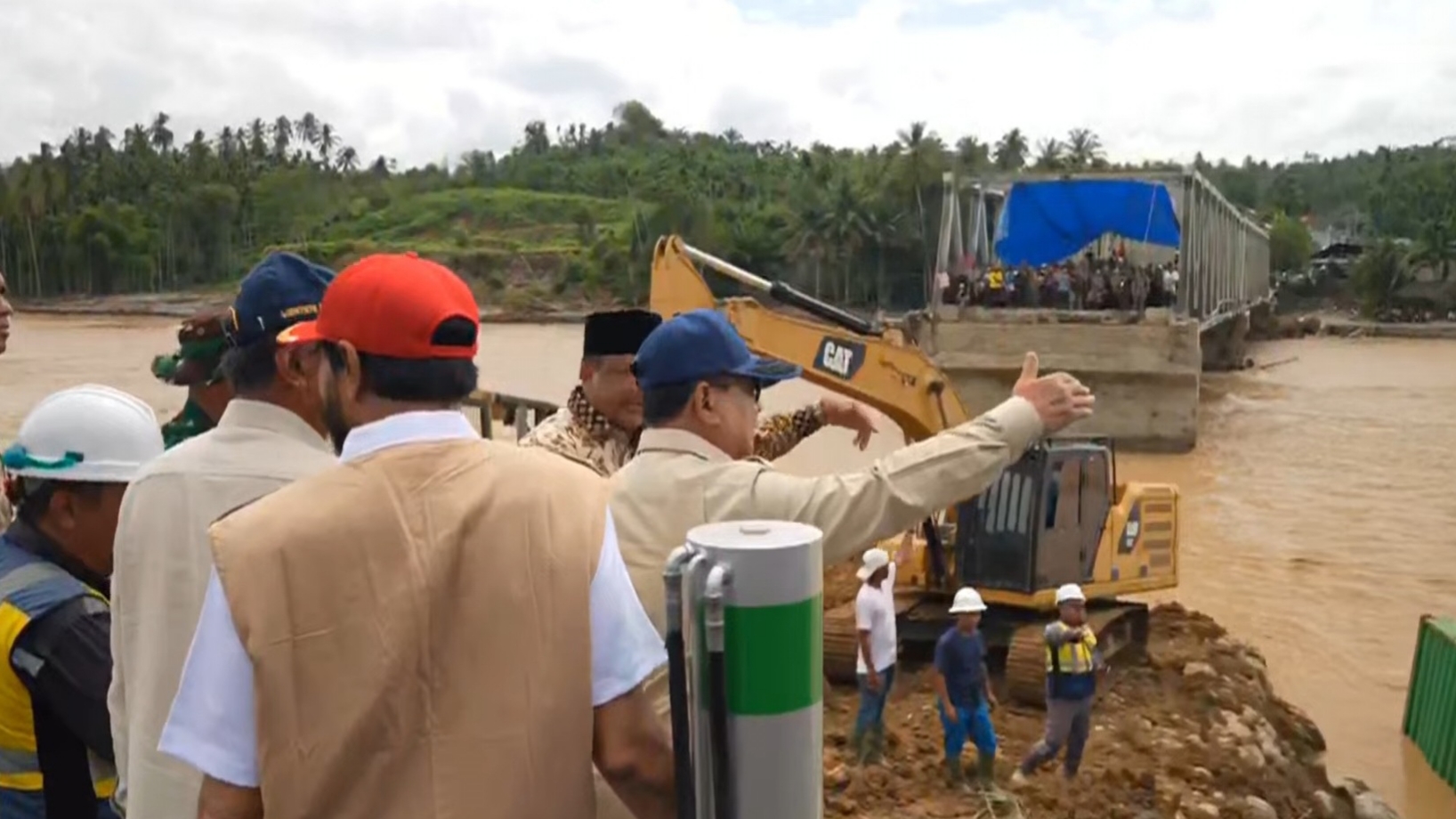 Prabowo Cek Jembatan Bailey Teupin Mane di Aceh yang Putus akibat Banjir, Perbaikan Makan Waktu 1 Minggu