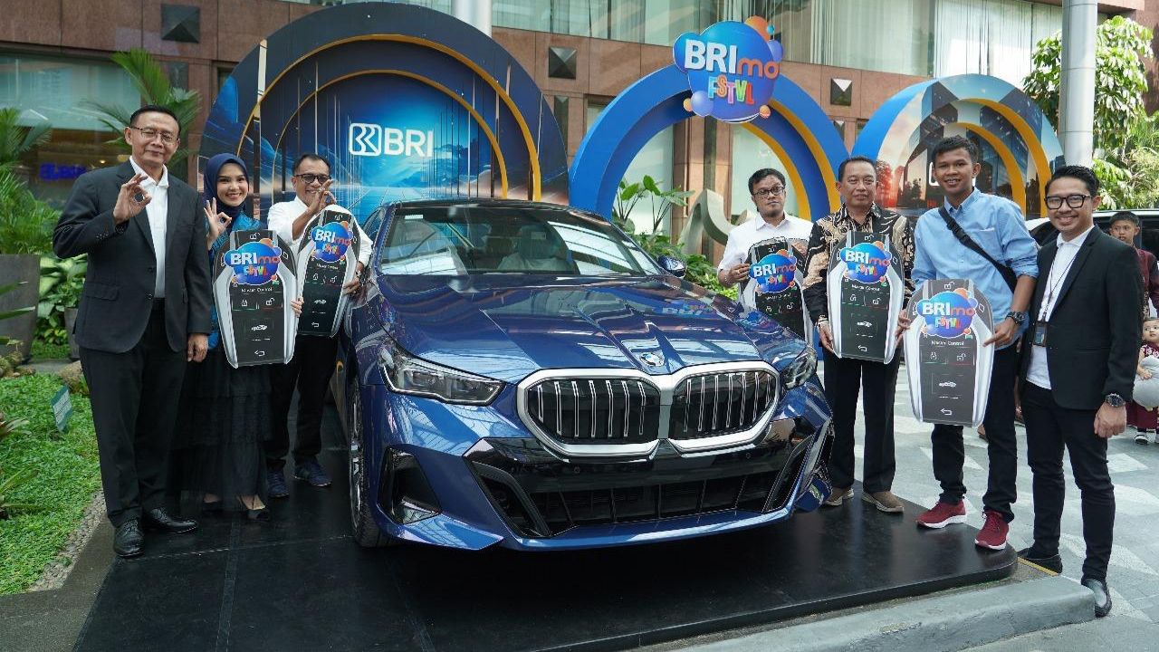 BRI Serahkan Tabungan Emas hingga BMW 520i M Sport ke Nasabah Loyal di BRImo FSTVL 2024