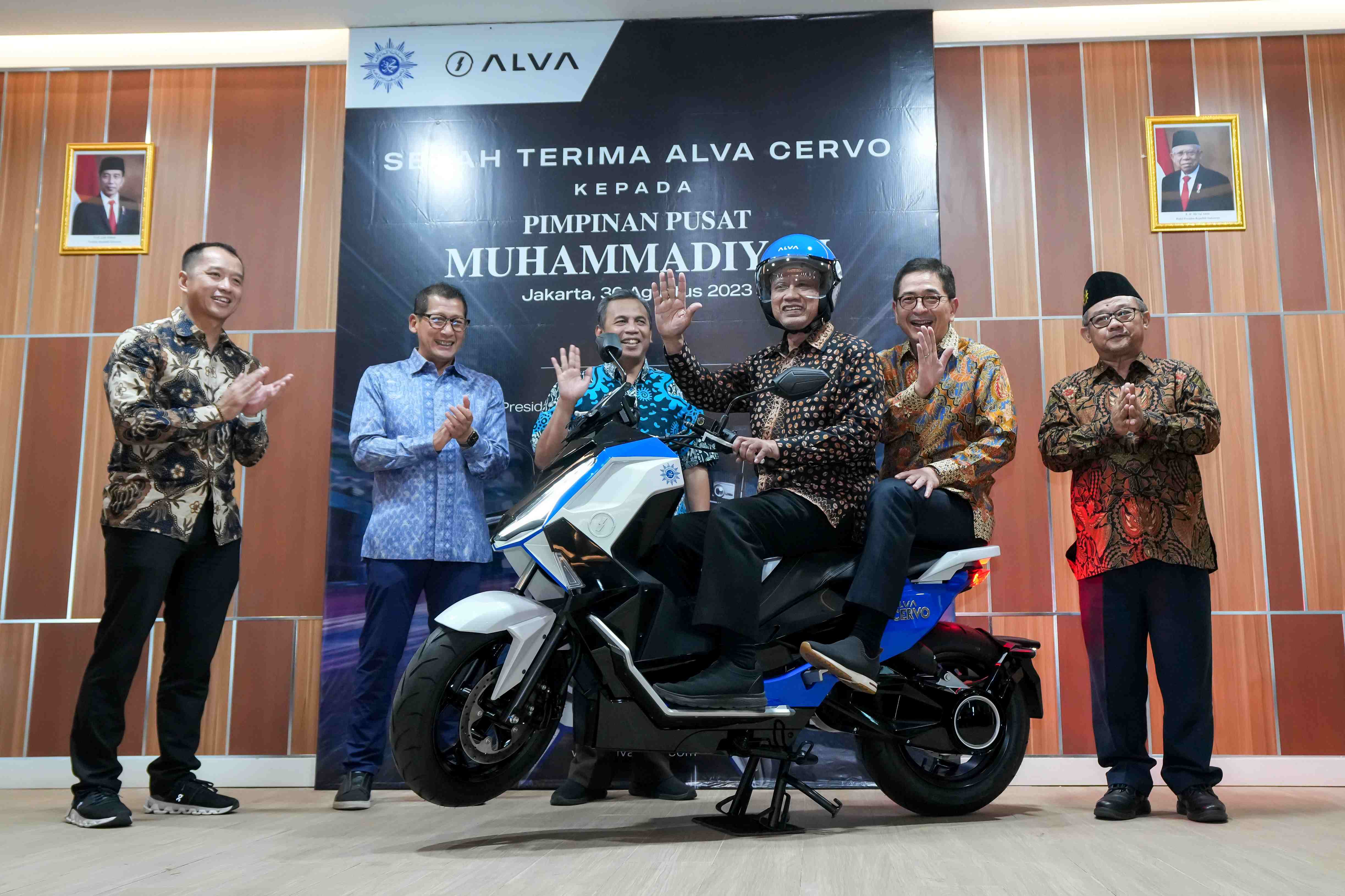 Sarana Edukasi Kendaraan Ramah Lingkungan, Muhammadiyah Dapat 10 Unit Motor Listrik ALVA