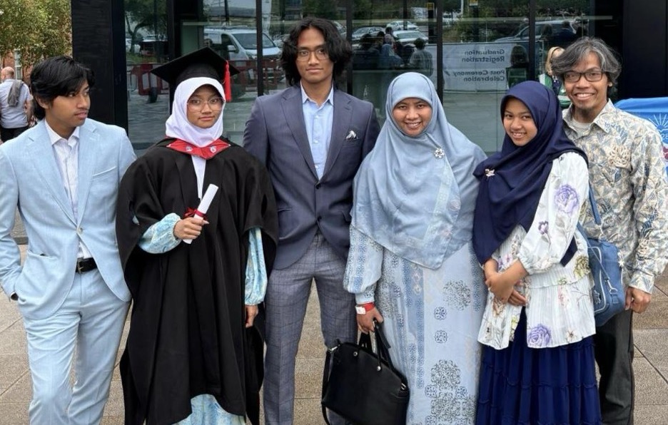 Cerita Diaspora oleh Mohammad Rozi (4): Bertahan Demi Pendidikan Anak