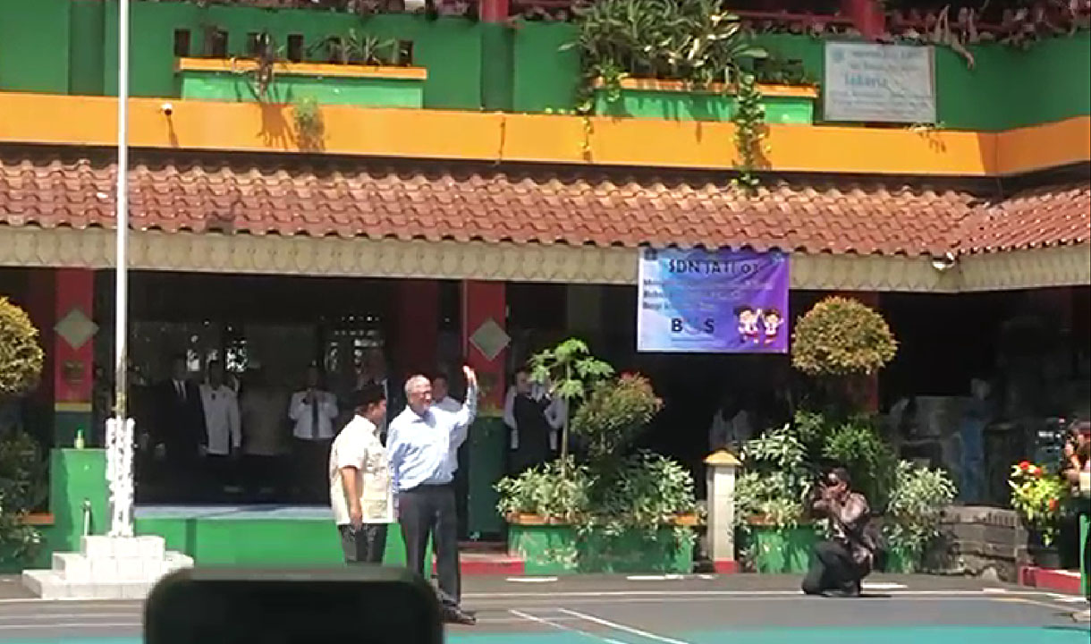 Prabowo Ajak Bill Gates Tinjau Langsung Program MBG di SDN Jati 03 