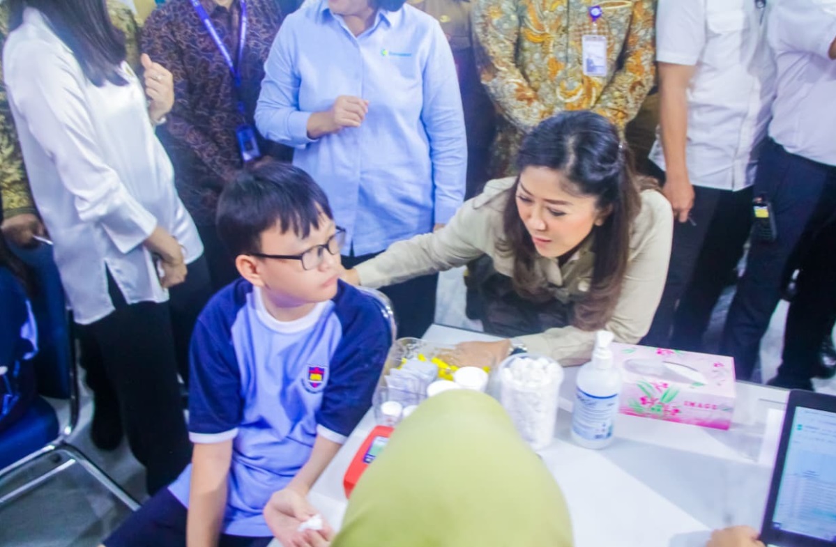 Meutya Hafid Awasi Langsung Cek Kesehatan Gratis bagi Pelajar di Gading Serpong