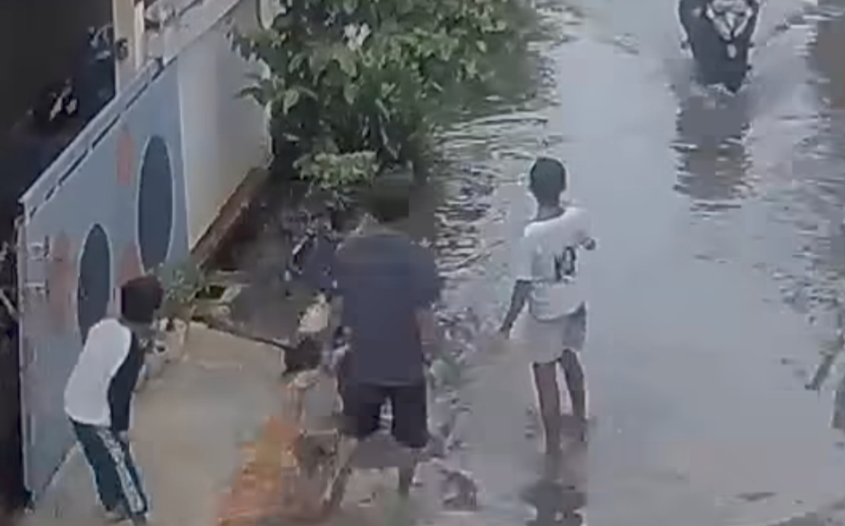 Kelewatan! Ayah di Bekasi Lempar Anaknya ke Genangan Air, Ini Kata Polisi