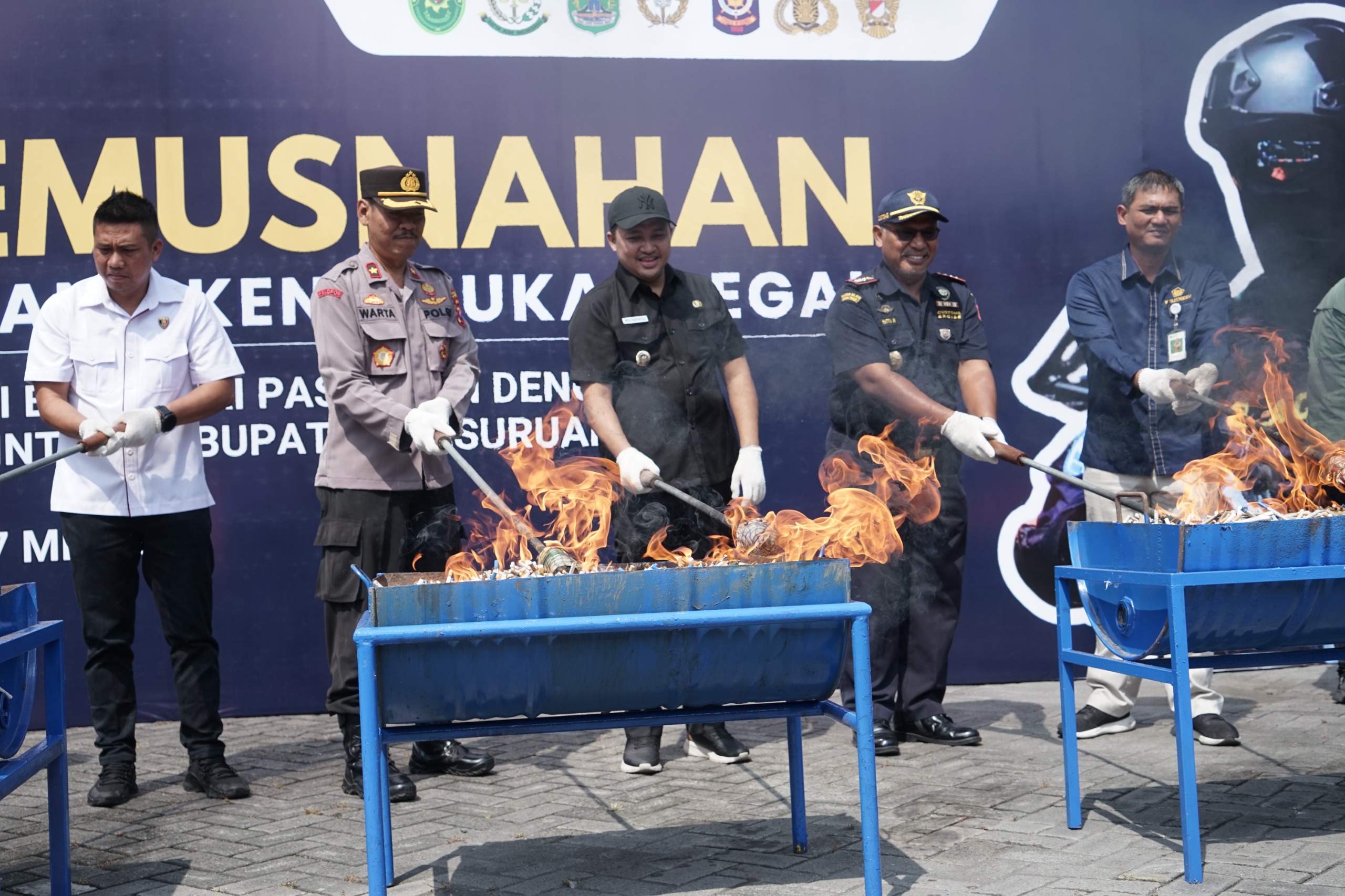 Bupati dan Bea Cukai Pasuruan Musnahkan Jutaan Rokok Tanpa Pita Cukai
