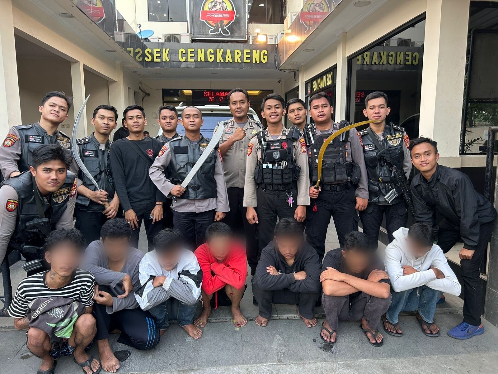 7 Remaja Tanggung Berhasil Diringkus Polisi saat Hendak Tawuran di Duri Kosambi, Tiga Sajam Diamankan!