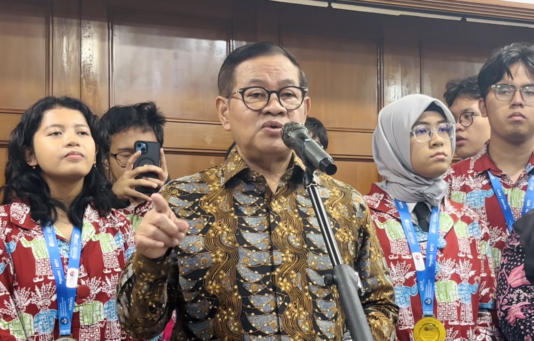 Di Tengah Rencana Kenaikan Tarif, Pramono Sentil Mesin Tap Transjakarta Sering Ngadat!