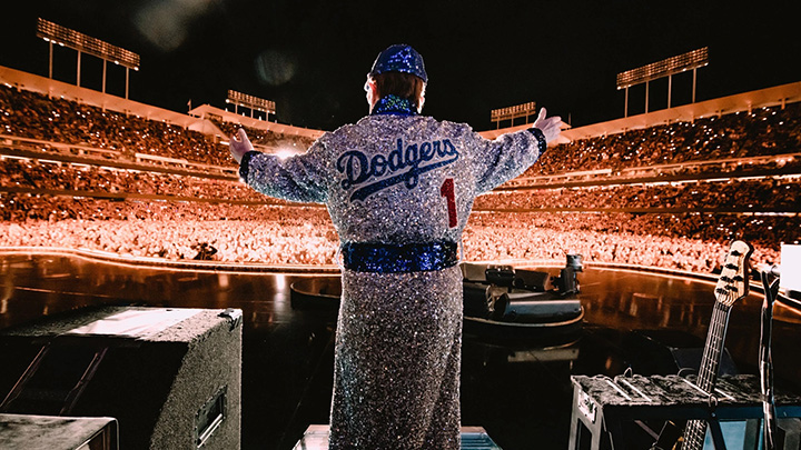 Elton John Tutup Karier di AS Dengan Konser Nostalgia di Dodger Stadium 