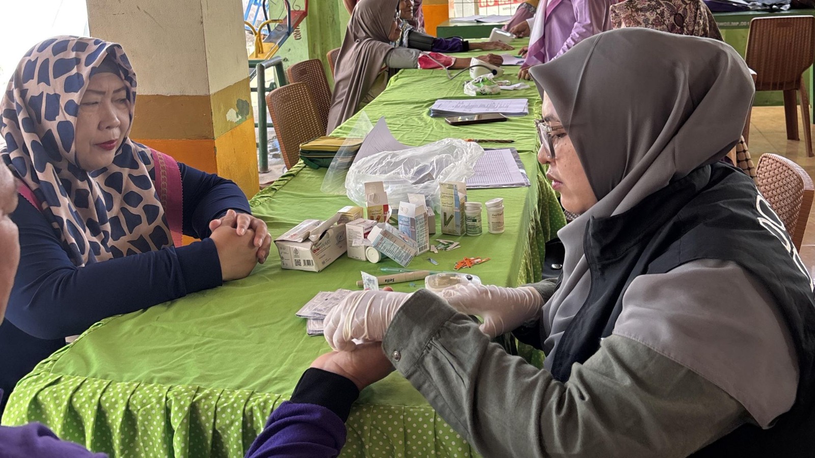 LKC Dompet Dhuafa Skrining Kesehatan dan Edukasi Gigi untuk Lansia di Bantar Gebang