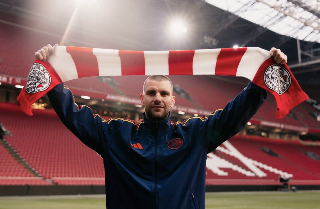 Resmi Berseragam Ajax Amsterdam, Maarten Paes: Ini Momen Terbesar dalam Hidup Saya