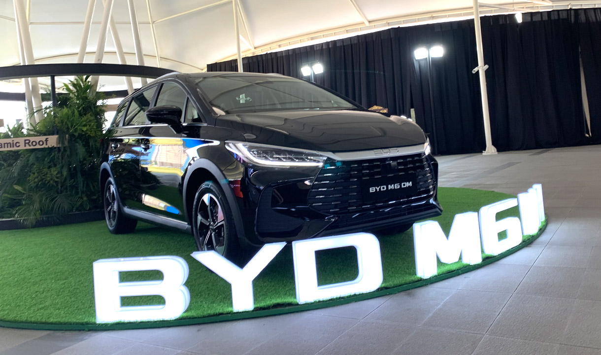 BYD M6 DM Lebih Irit dari Sepeda Motor, Tembus 1 Liter Untuk 65 Km
