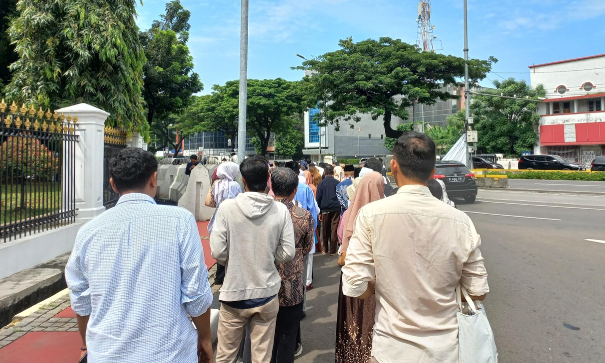 Warga Antri Masuk ke Istana Negara Membludak, Datang Sejak Subuh Open House Jokowi