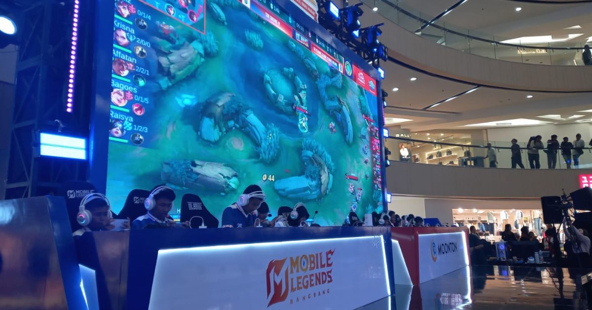 Didampingi Guru, Pelajar SD dan SMP Ikuti Turnamen Mobile Legends di Tunjungan Plaza Surabaya