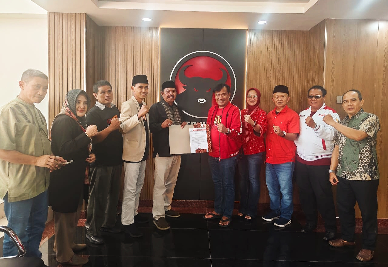 Minta Dukungan, Relawan Anies Baswedan Sambangi Markas DPD PDI-P Jakarta 