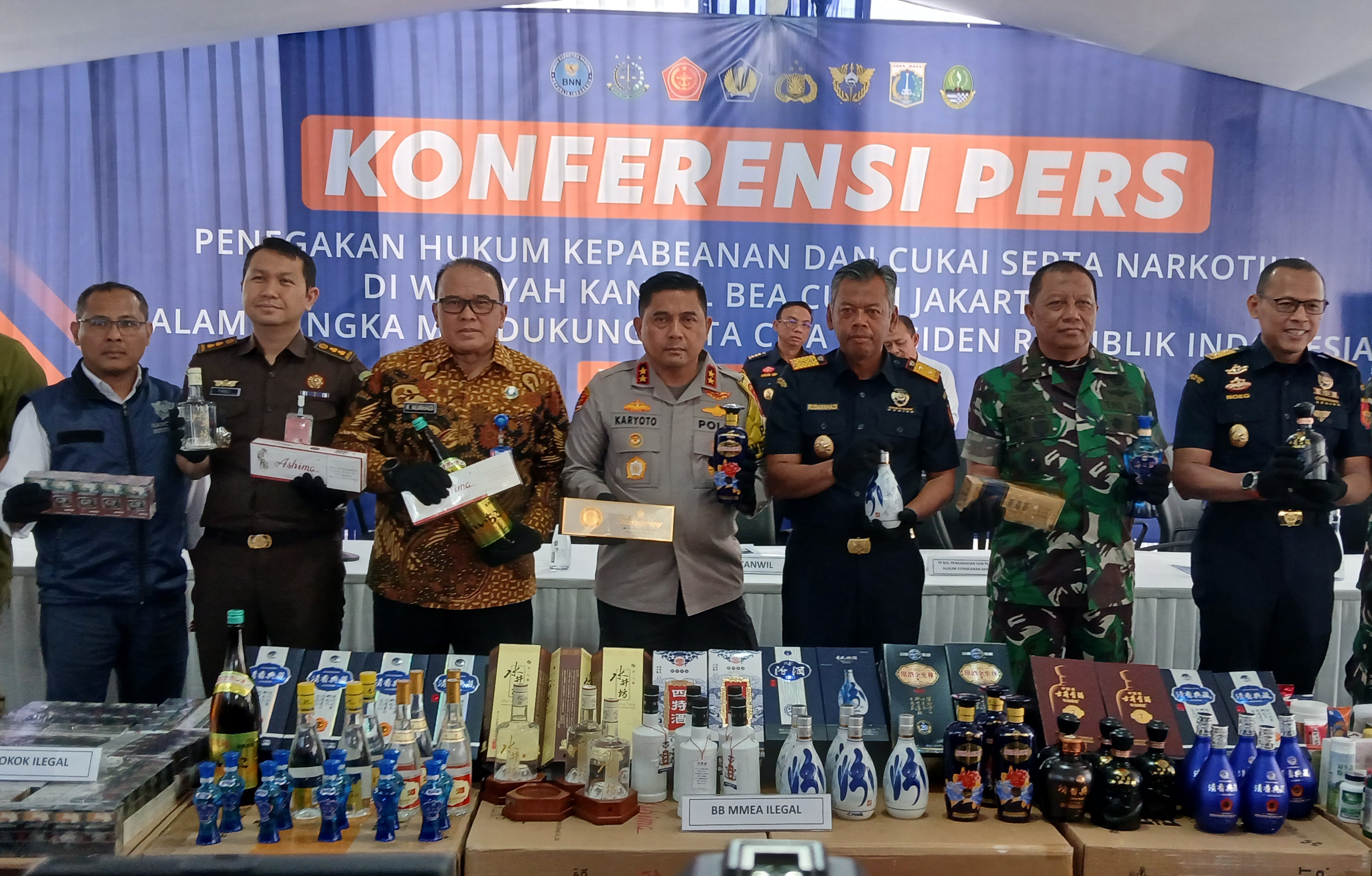 Operasi Gempur, Bea Cukai Jakarta Sita Puluhan Juta Batang Rokok dan Ribuan Miras Ilegal dari Tiongkok