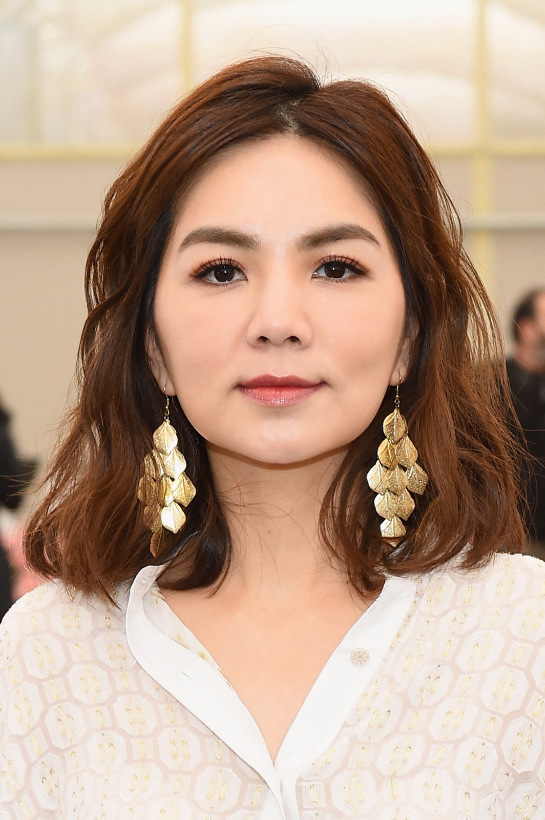 Ella Chen, Bangkit dari Pelecehan di Masa Kecil