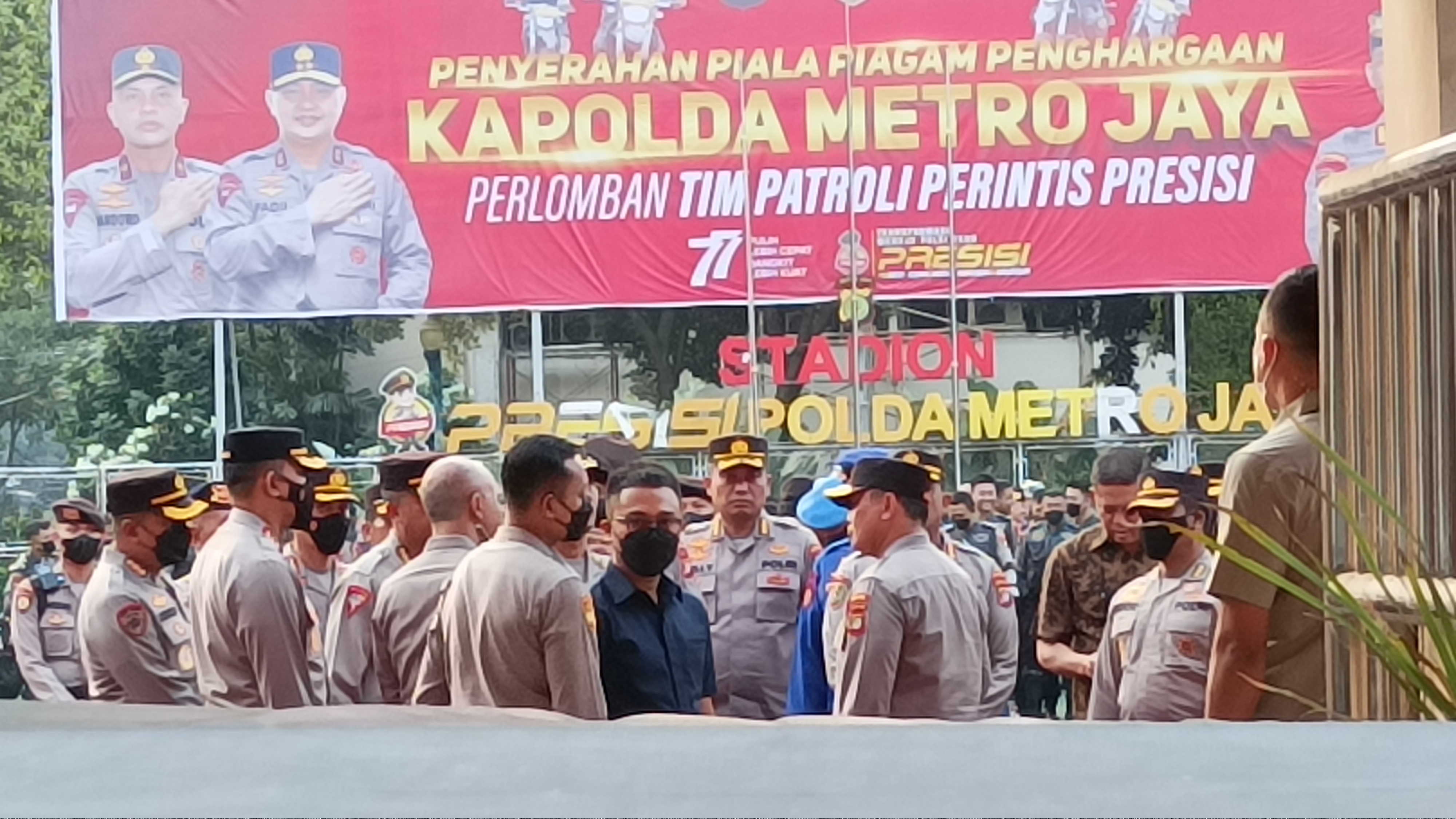 Kapolda Metro Jaya Berikan Piagam Penghargaan Para Pemenang Tim Patroli Perintis Presisi