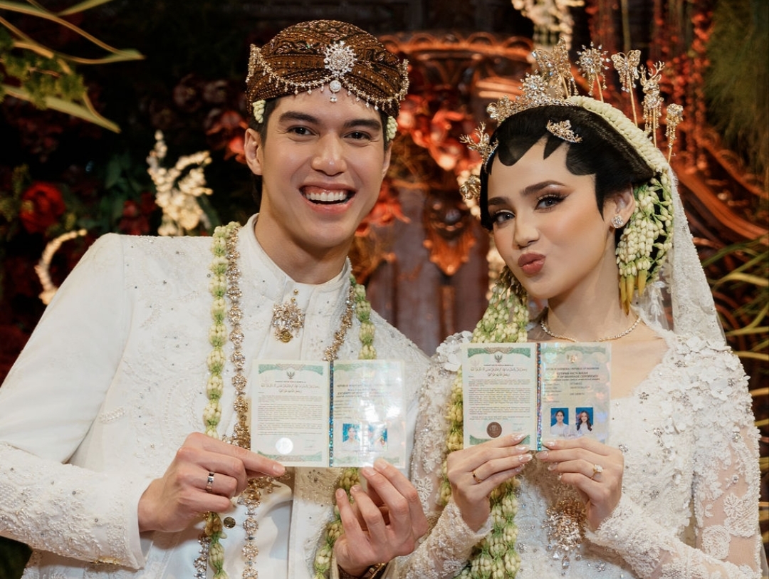 Resmi Menikah dengan El Rumi, Cantiknya Busana Pengantin Syifa Hadju Koleksi Desainer Vera Kebaya