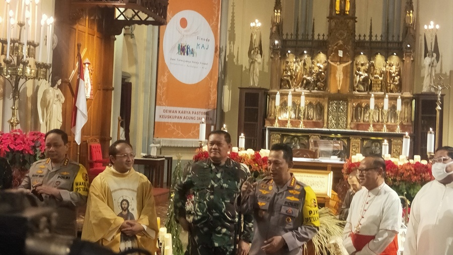 Cek Ibadah Natal, Kapolri dan Panglima TNI Datangi Katedral Jakarta