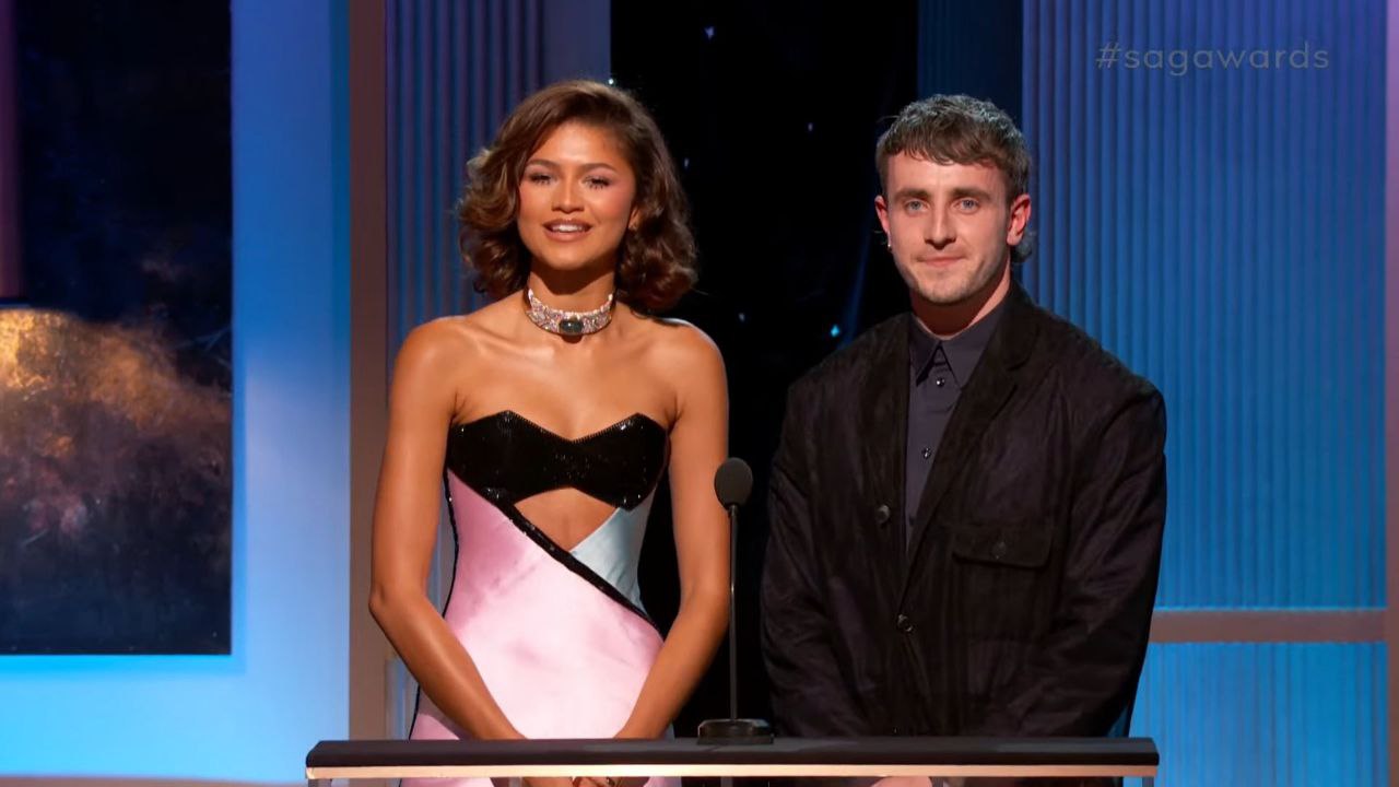 Bikin Grogi, Zendaya Tepis Tangan Paul Mescal di SAG Award 2023