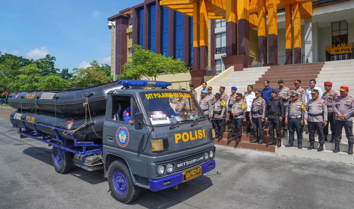 Polda Riau Kirim Personel ke Lokasi Bencana di Sumbar, Kapolda: Kemanusiaan Melampaui Batas Yuridiksi 
