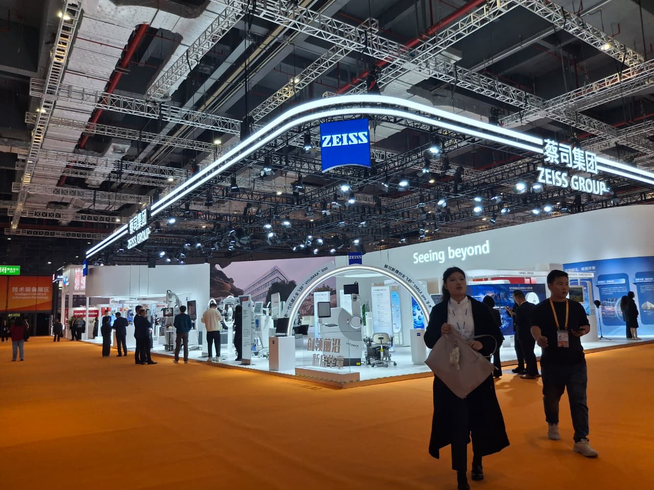 CIIE 2025 Pecahkan Rekor, Pamerkan Mainan Sampai Robot Musisi