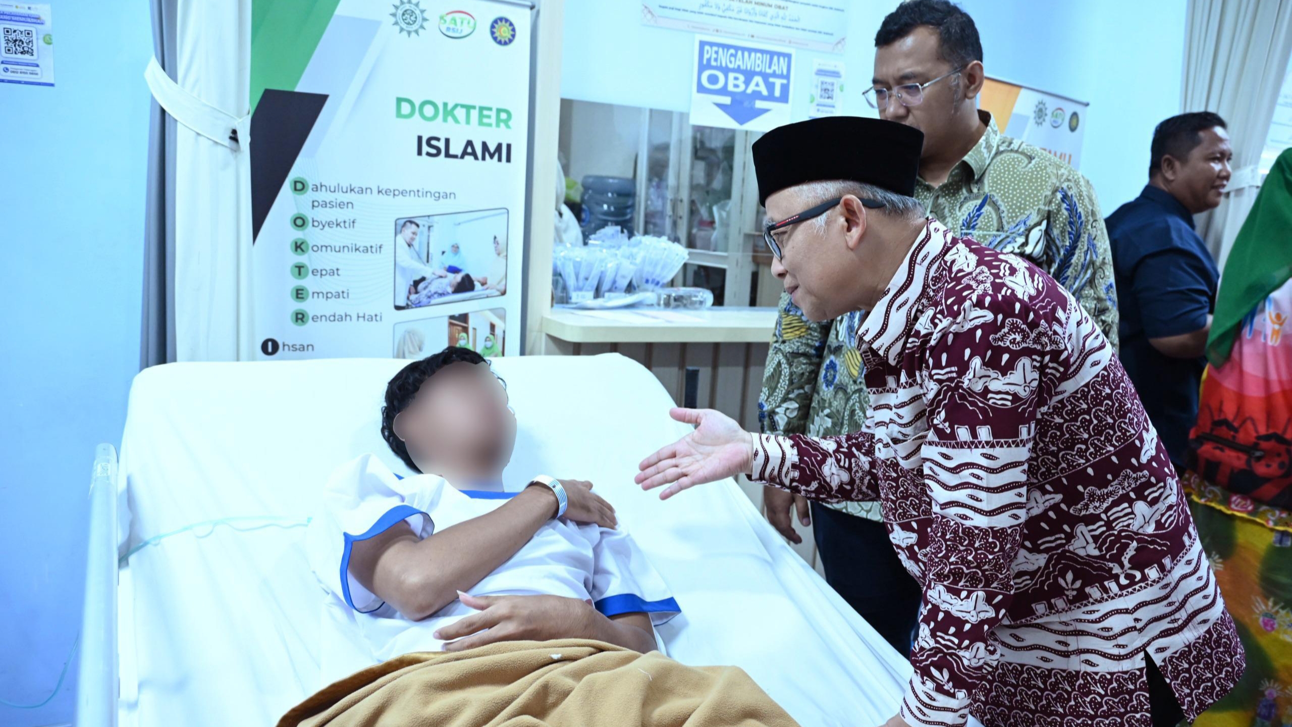 Kemendikdasmen Jenguk Korban Ledakan SMAN 72 Jakarta, Siapkan Pendampingan Psikologi dan Bantuan Via Sekolah