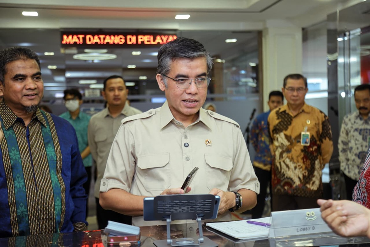 Menaker Pantau Posko THR 2026 Jelang Lebaran, Pastikan Hak Pekerja Terpenuhi