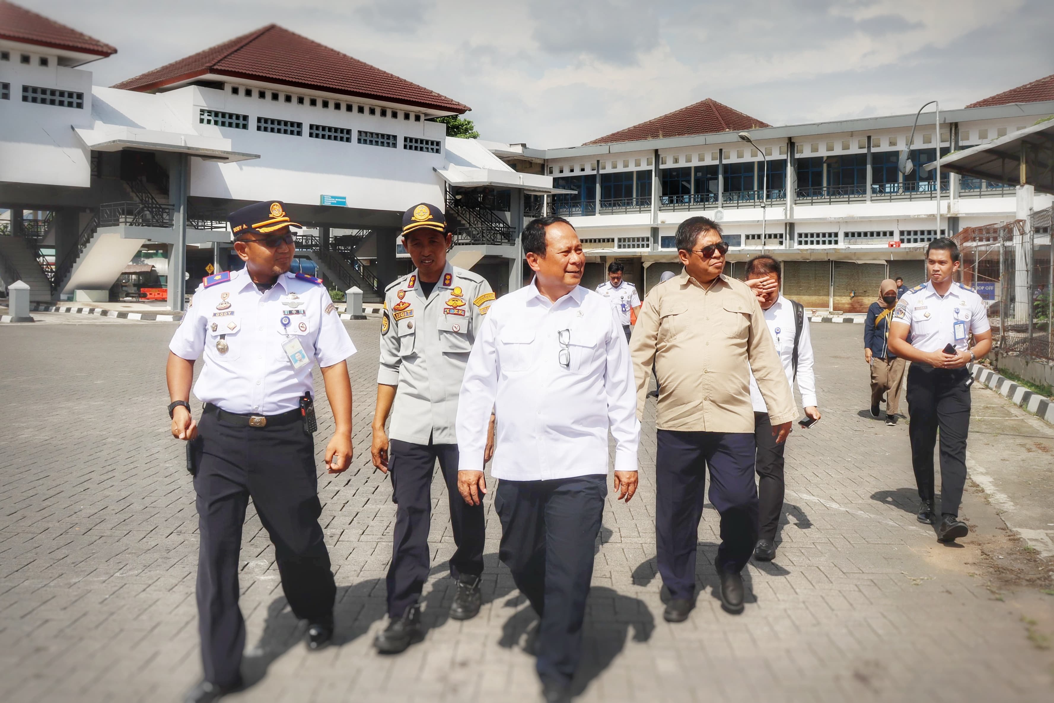 Wamenhub Cek Situasi Mudik di Terminal Giwangan, Jumlah Penumpang Naik 10 Persen dari Nataru Sebelumnya