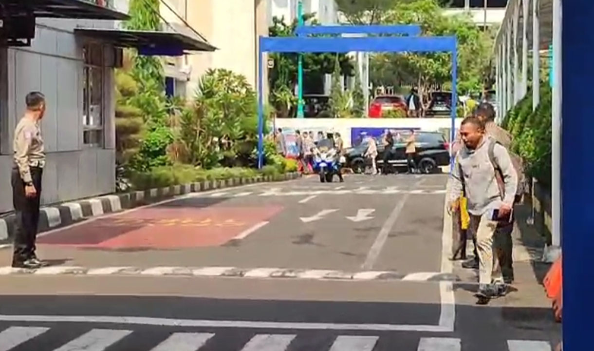 Jokowi Datangi PMJ, Buat Laporan Soal Ijazah Palsu