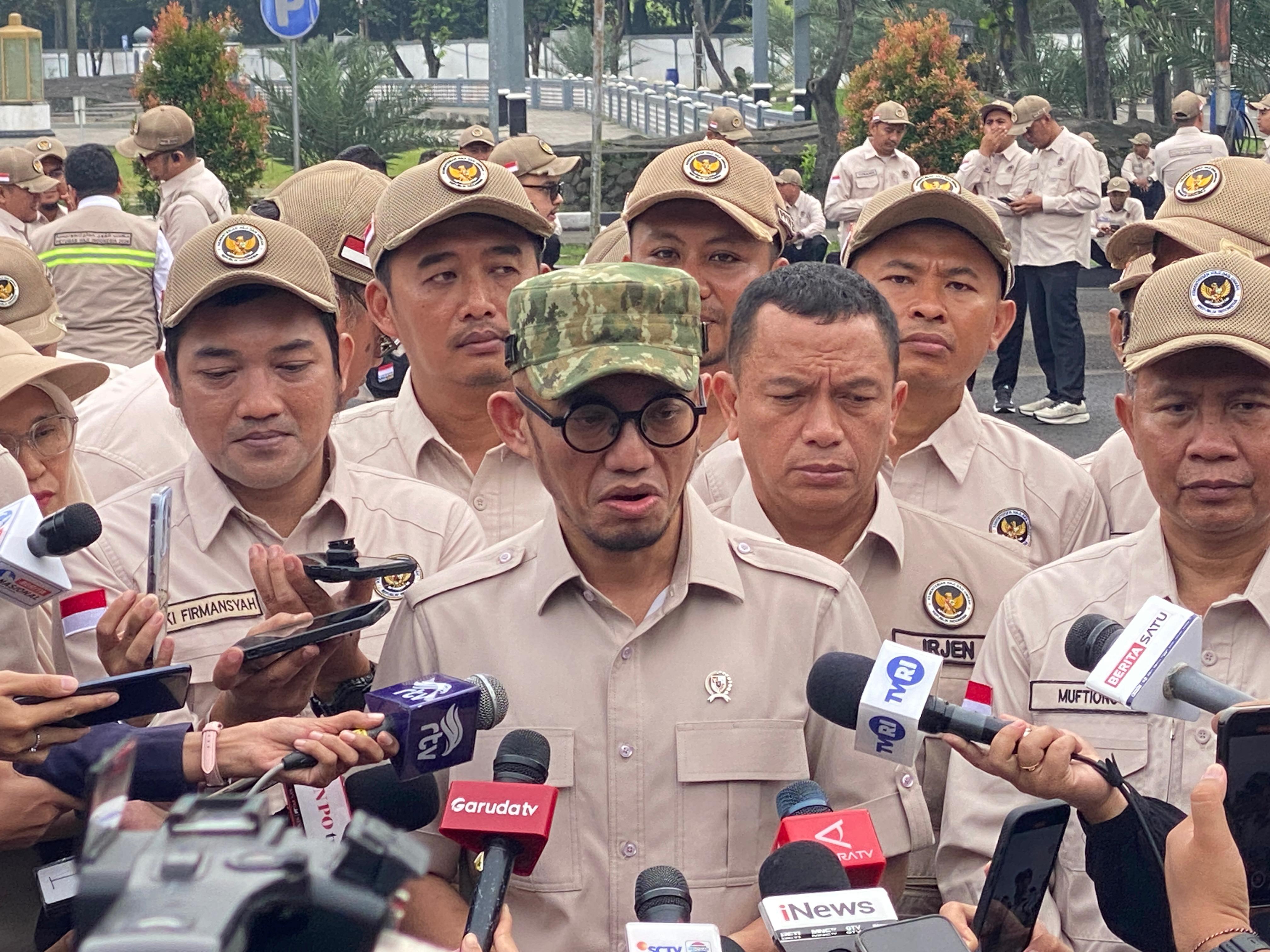 Keberangkatan Perdana Petugas Haji 2026, Wamen Dahnil Tekankan Kesiapan Mental PPIH