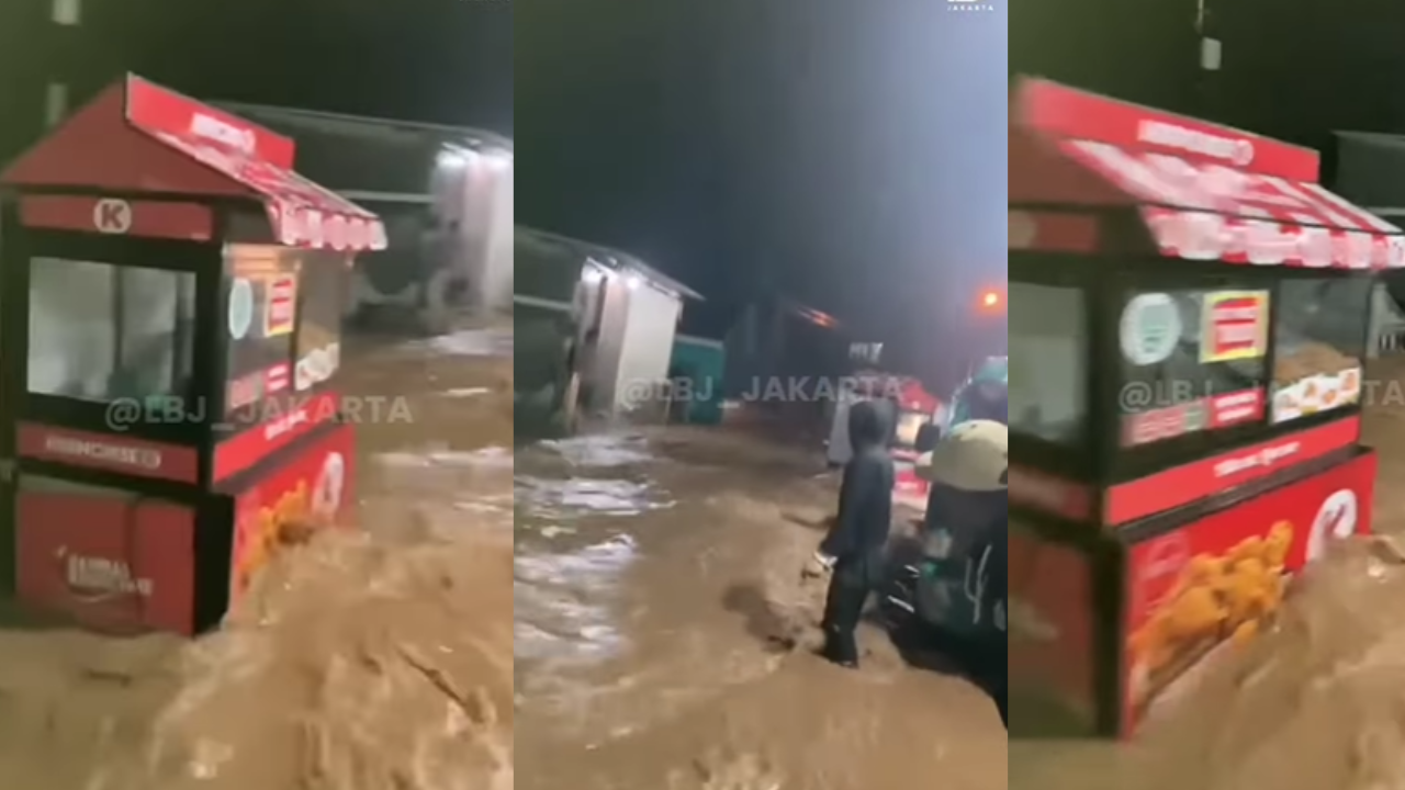 Banjir Terjang 4 Kecamatan di Bandung hingga Gerobak Chicken Hanyut Terbawa Arus