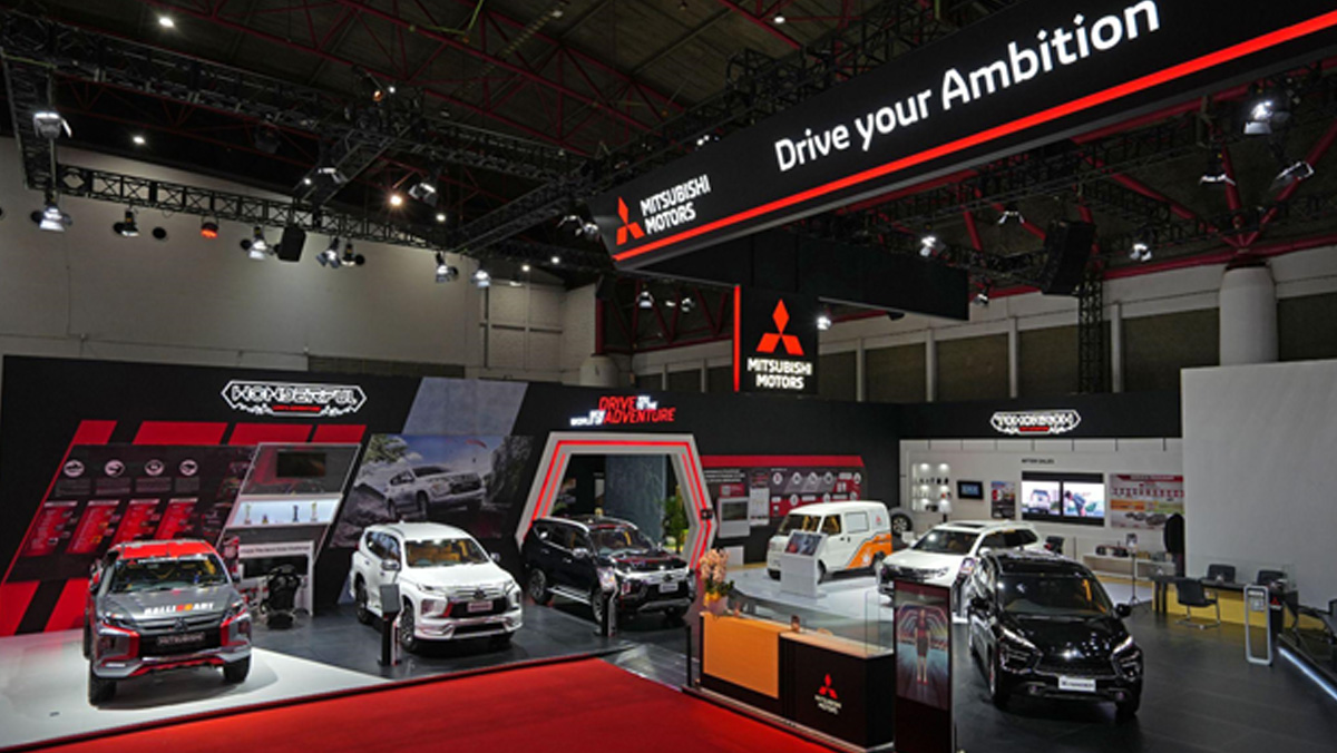 Antusias Pengunjung di Booth Mitsubishi Motors Dalam Ajang IIMS 2023