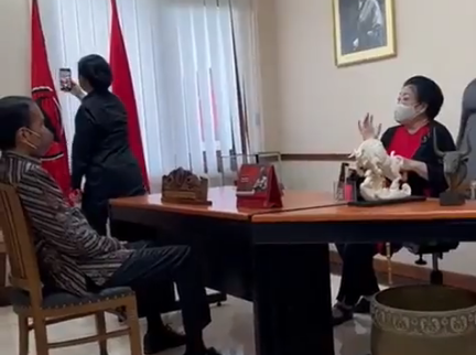 Puan Maharani Sibuk Nge-Vlog saat Jokowi Menghadap Megawati, Momen Langka Jelang Rakernas Bikin Geger!